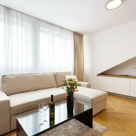 Design Walk To The City Apartment