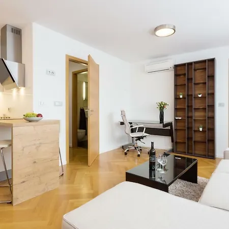 Apartment Design Walk To The City *
